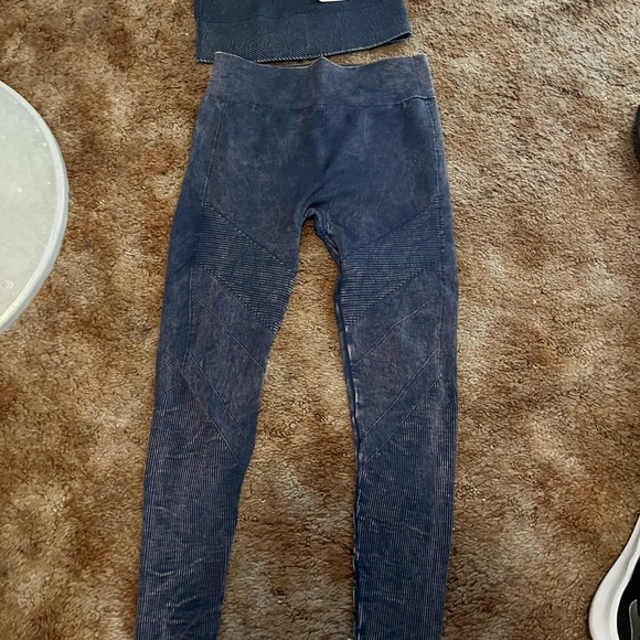 Bobbi Rocco Los Angeles yoga set - Picture 2 of 6